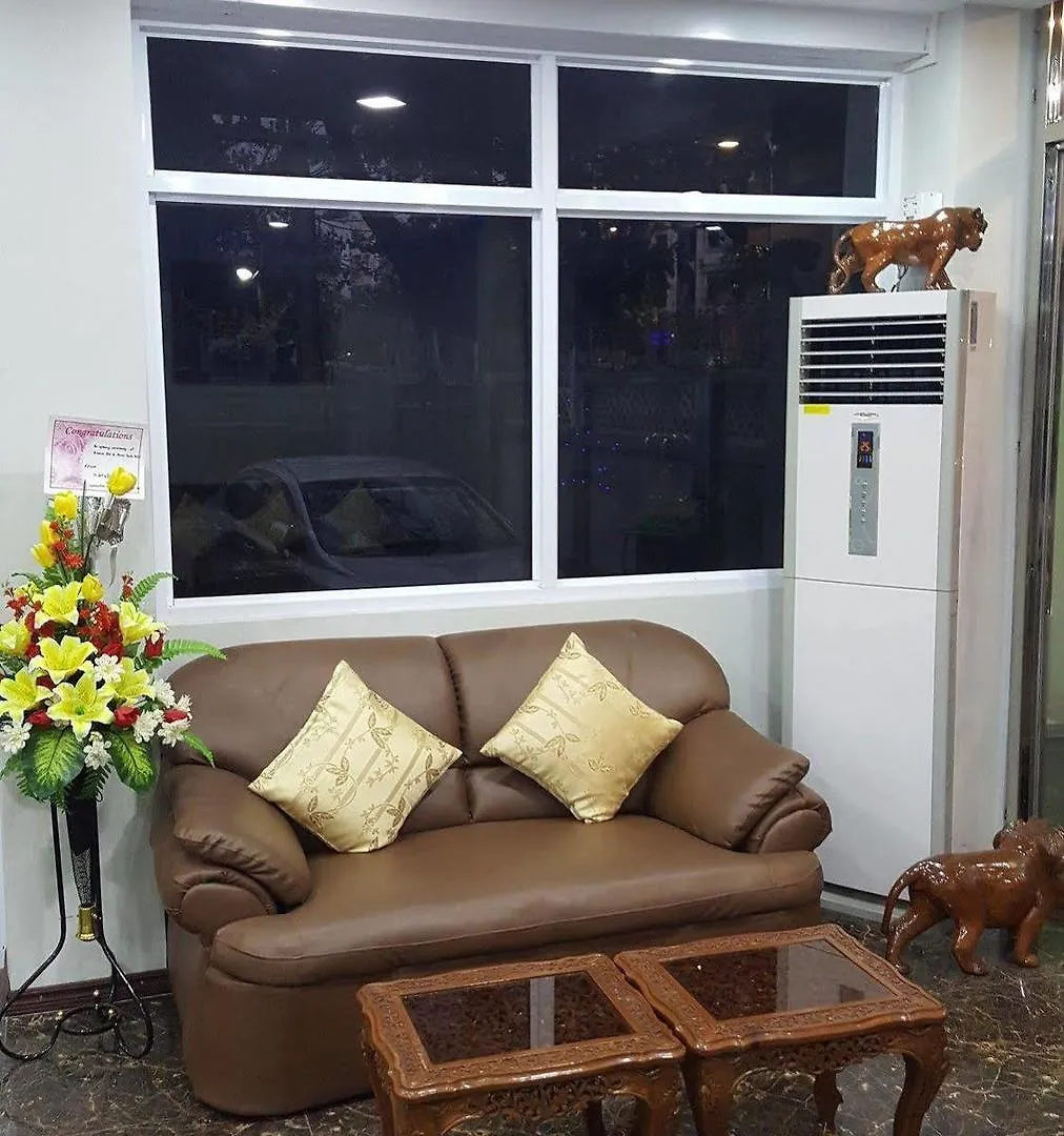 יאנגון Asian Smile Hotel 2*,
