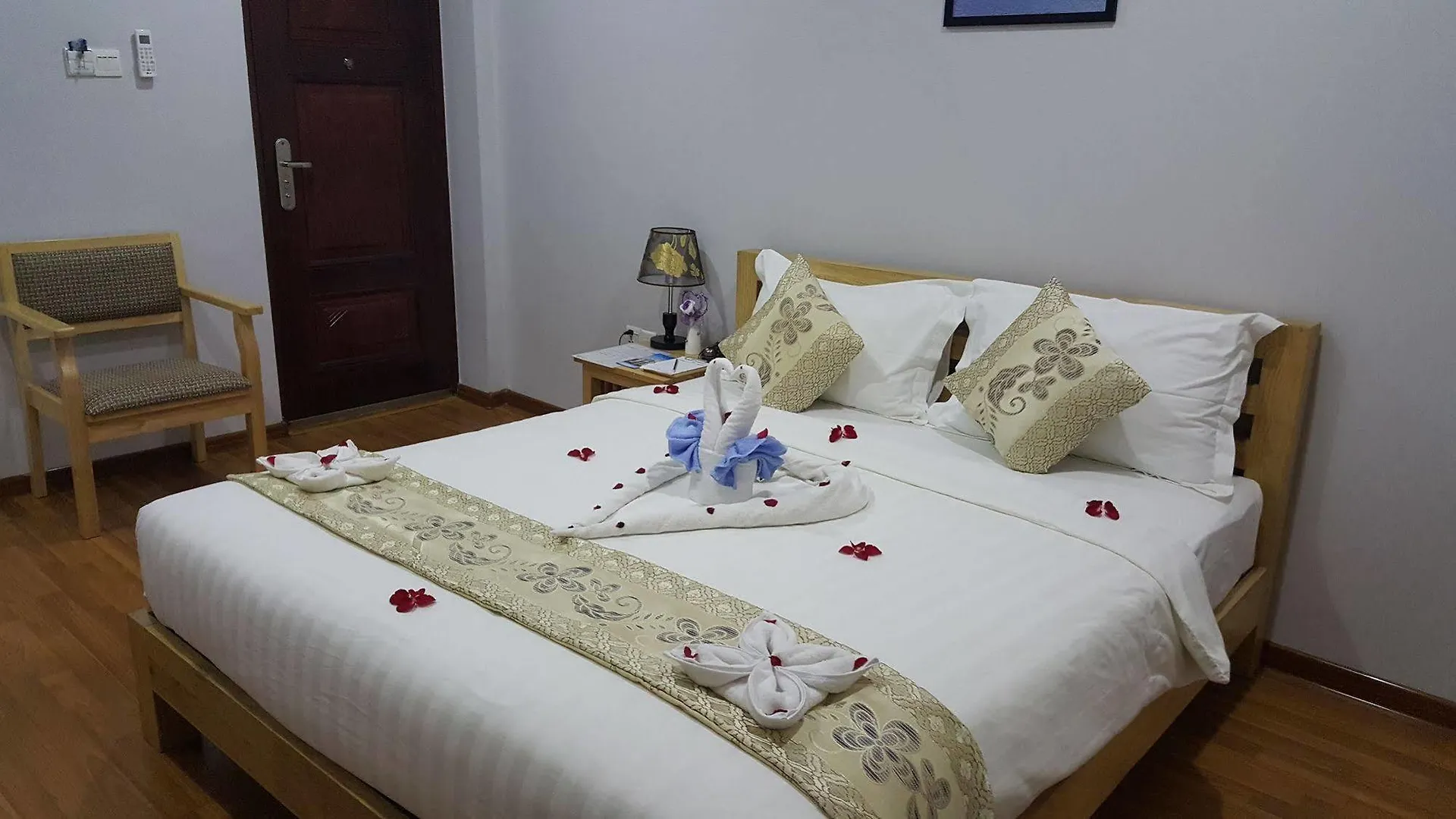 **  יאנגון Asian Smile Hotel מיאנמר